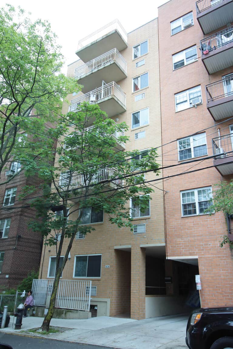 43-24 Robinson Street
