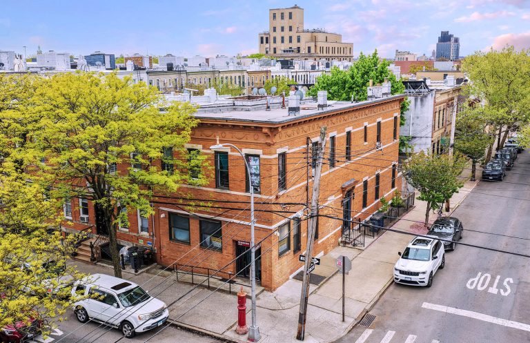 6-52 Grandview Avenue